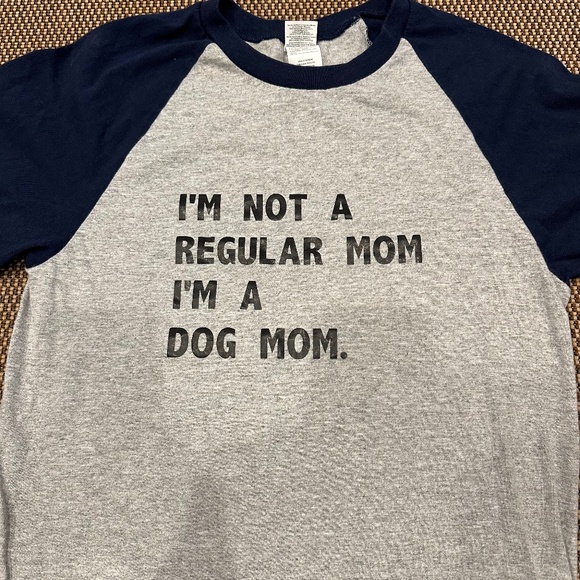 DOG MOM BASEBALL T SHIRT SIZE SMALL - Picture 2 of 4